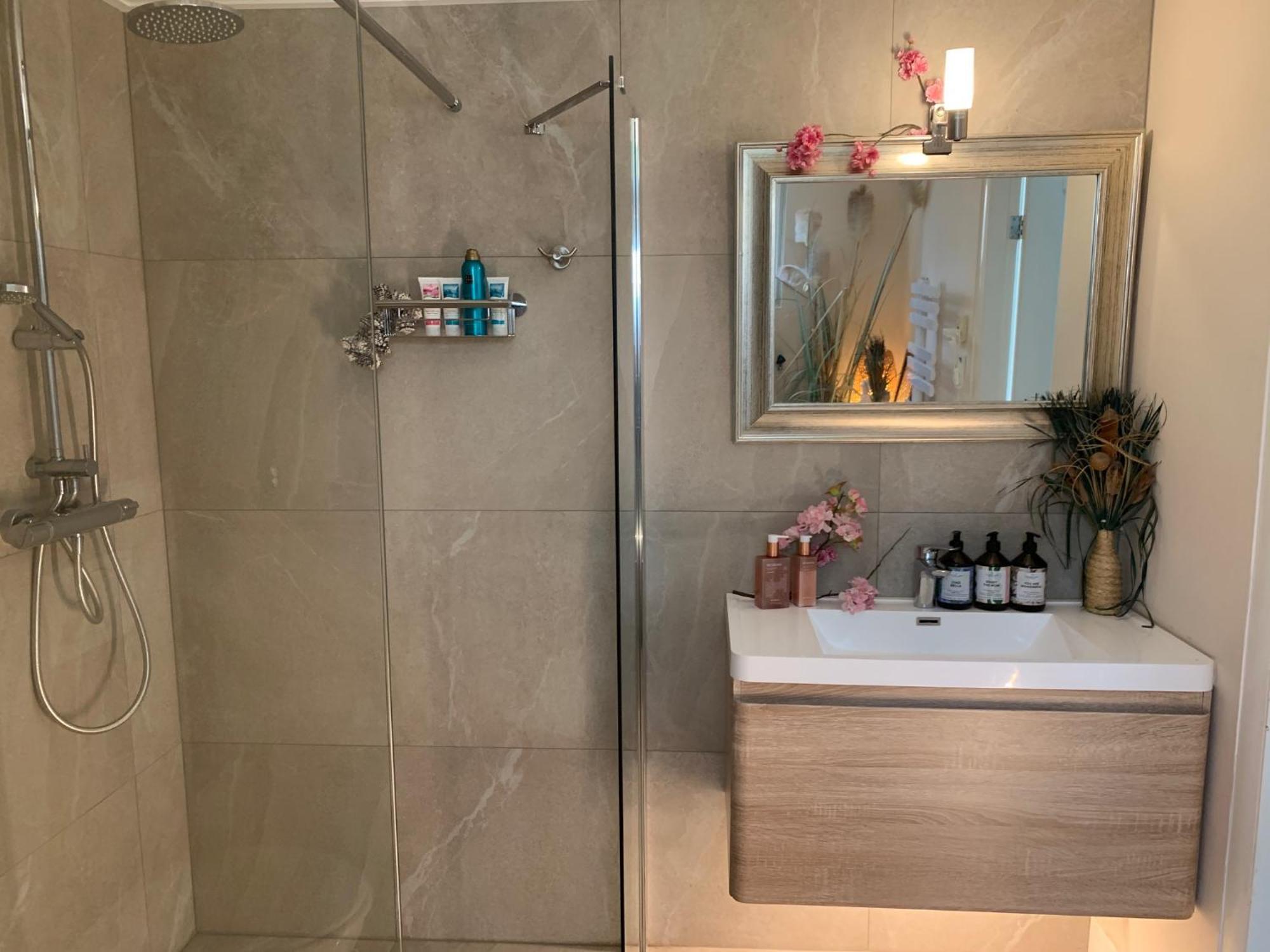 Romantisch Wellness Appartement Met Prive Hottub Sauna Gamesroom Den Ham Exterior foto