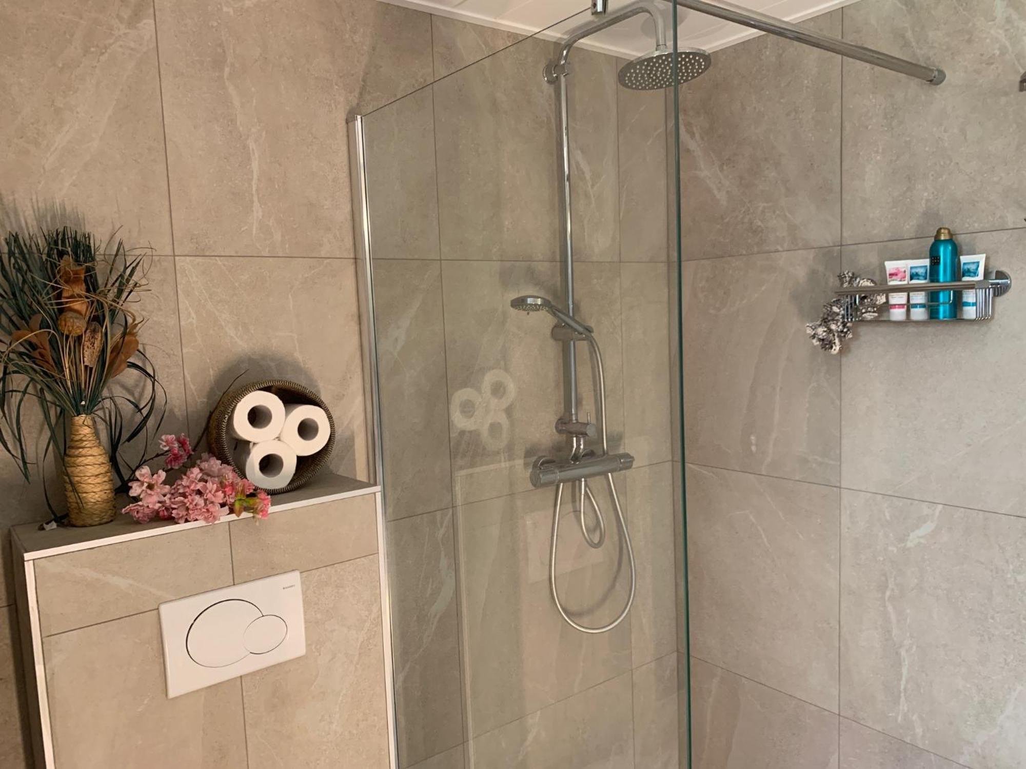 Romantisch Wellness Appartement Met Prive Hottub Sauna Gamesroom Den Ham Exterior foto